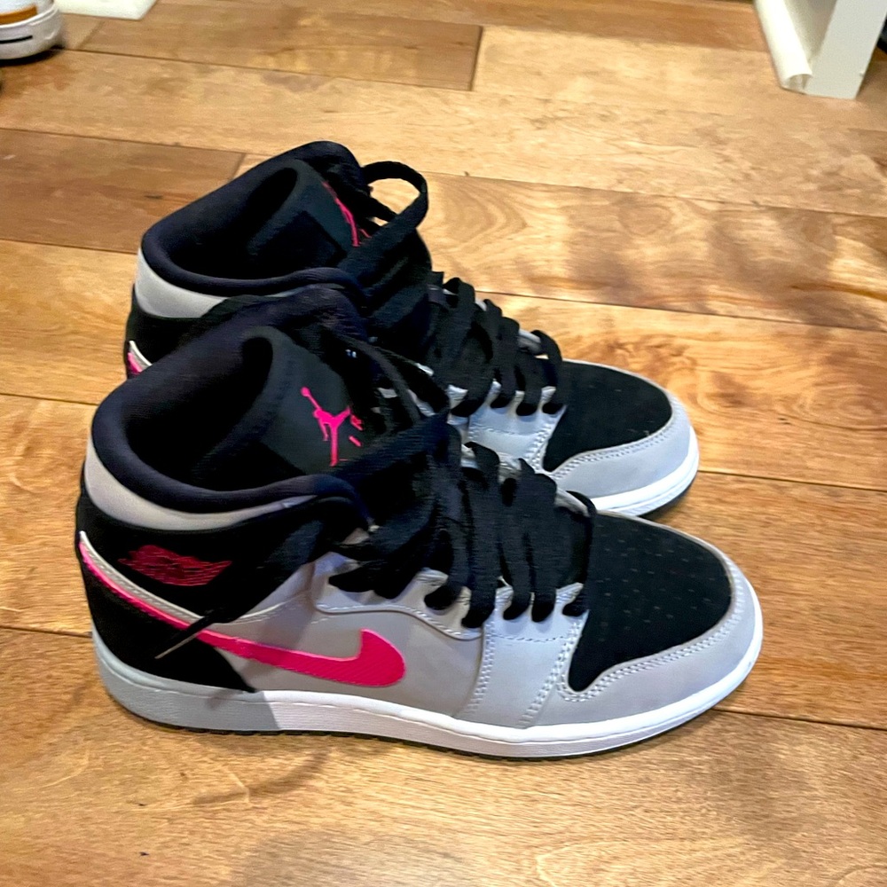 Jordan 1 mid size 6